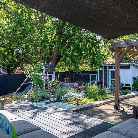 Chic Rv Retreat, Stunning Yard In Roseburg酒店 外观 照片