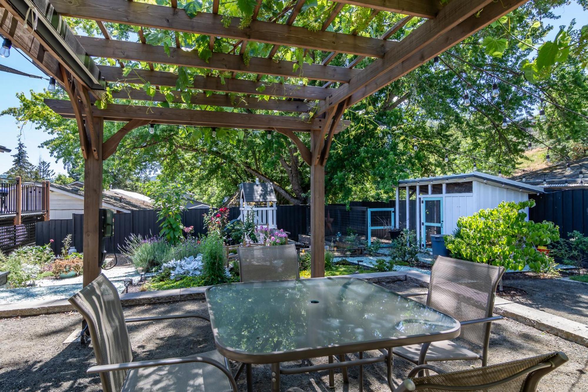 Chic Rv Retreat, Stunning Yard In Roseburg酒店 外观 照片