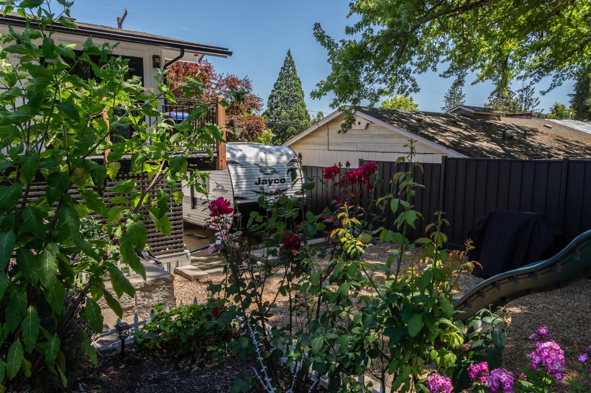 Chic Rv Retreat, Stunning Yard In Roseburg酒店 外观 照片