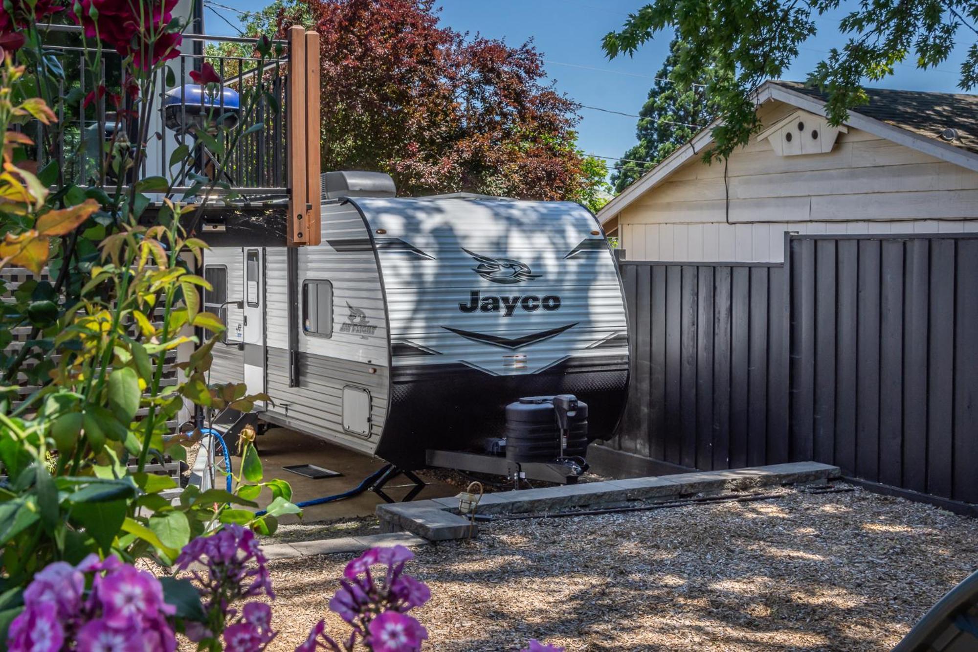 Chic Rv Retreat, Stunning Yard In Roseburg酒店 外观 照片