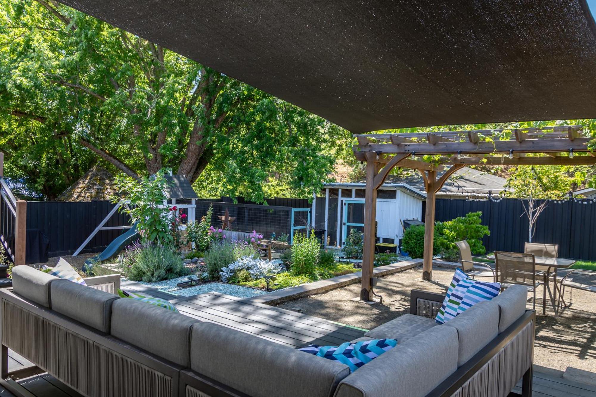 Chic Rv Retreat, Stunning Yard In Roseburg酒店 外观 照片