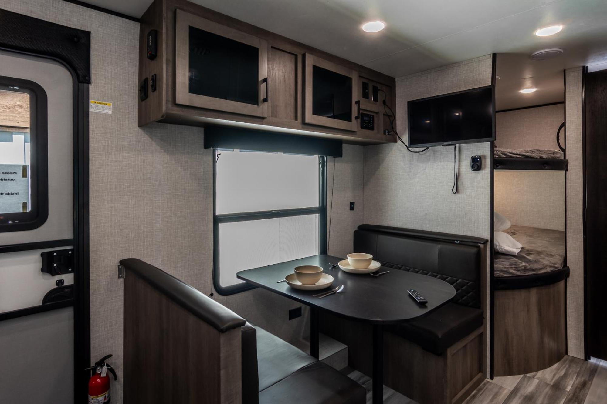 Chic Rv Retreat, Stunning Yard In Roseburg酒店 外观 照片