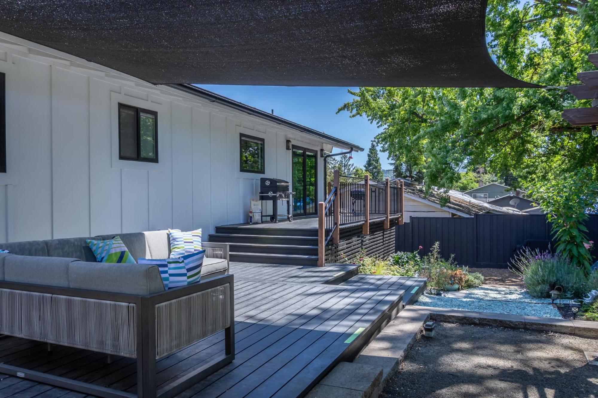 Chic Rv Retreat, Stunning Yard In Roseburg酒店 外观 照片