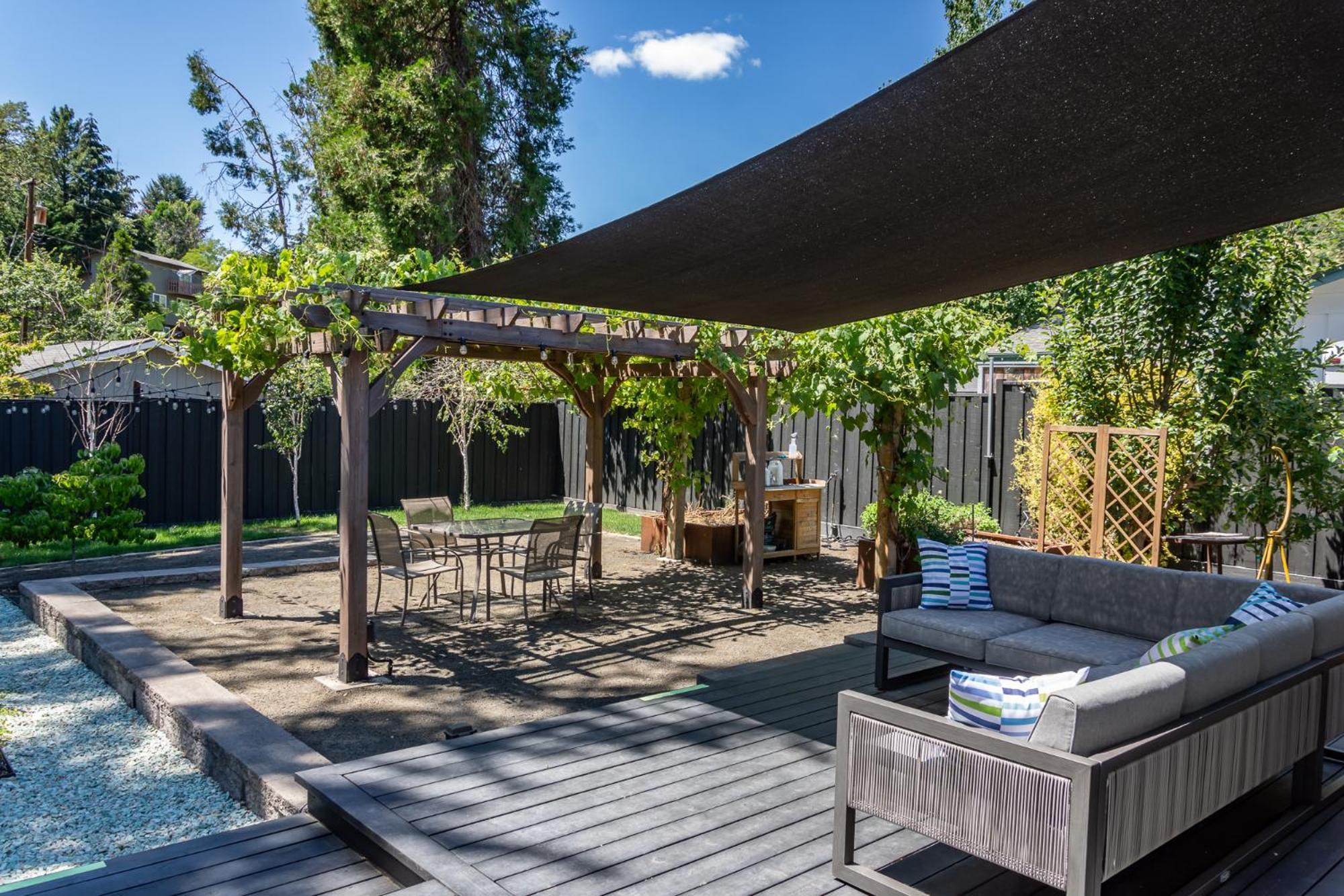 Chic Rv Retreat, Stunning Yard In Roseburg酒店 外观 照片