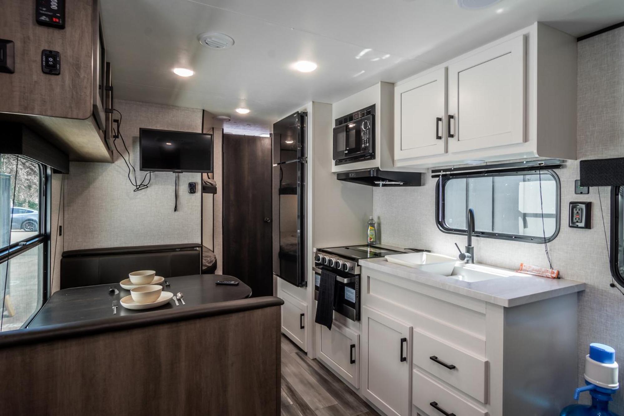 Chic Rv Retreat, Stunning Yard In Roseburg酒店 外观 照片