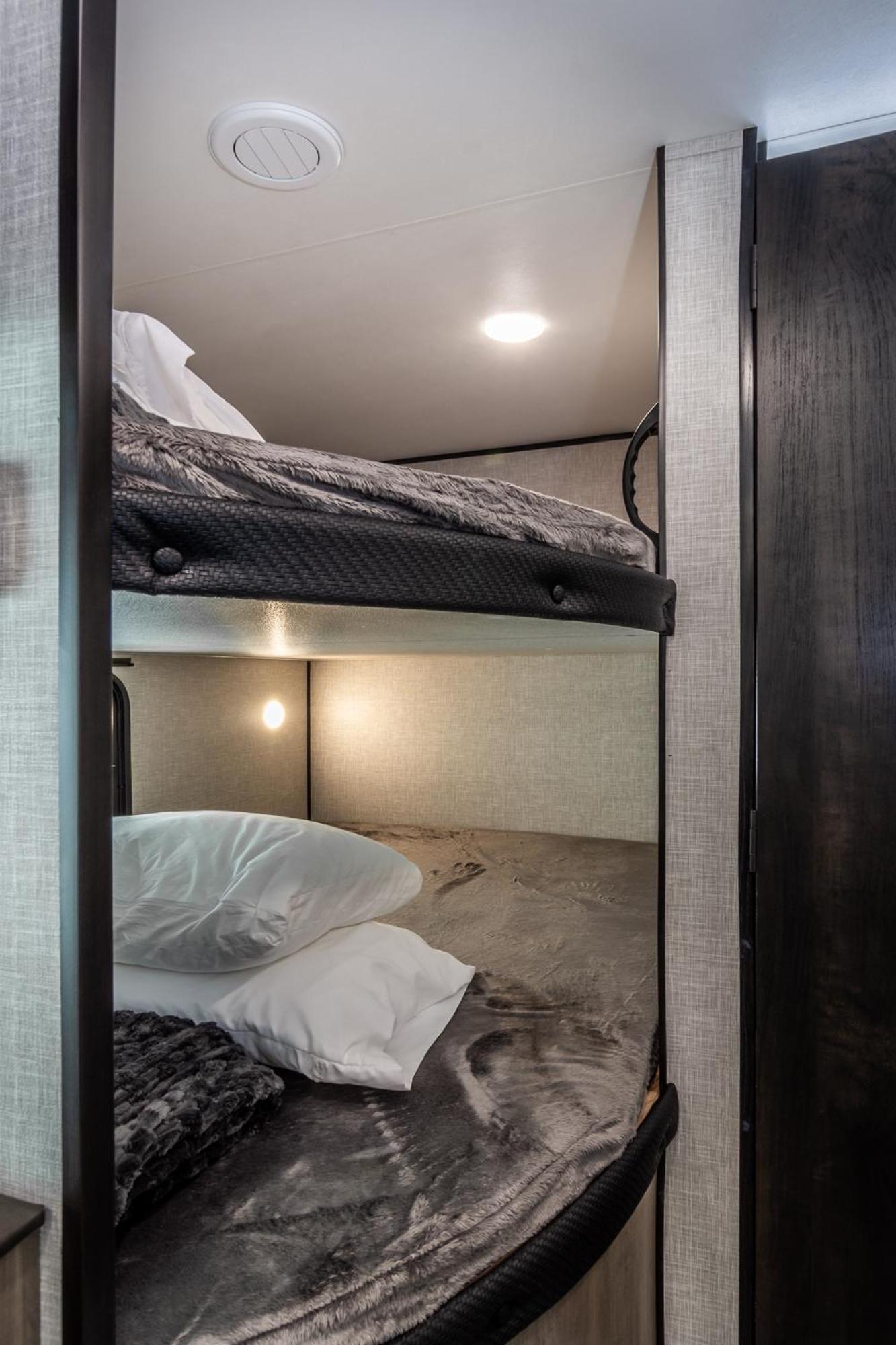Chic Rv Retreat, Stunning Yard In Roseburg酒店 外观 照片