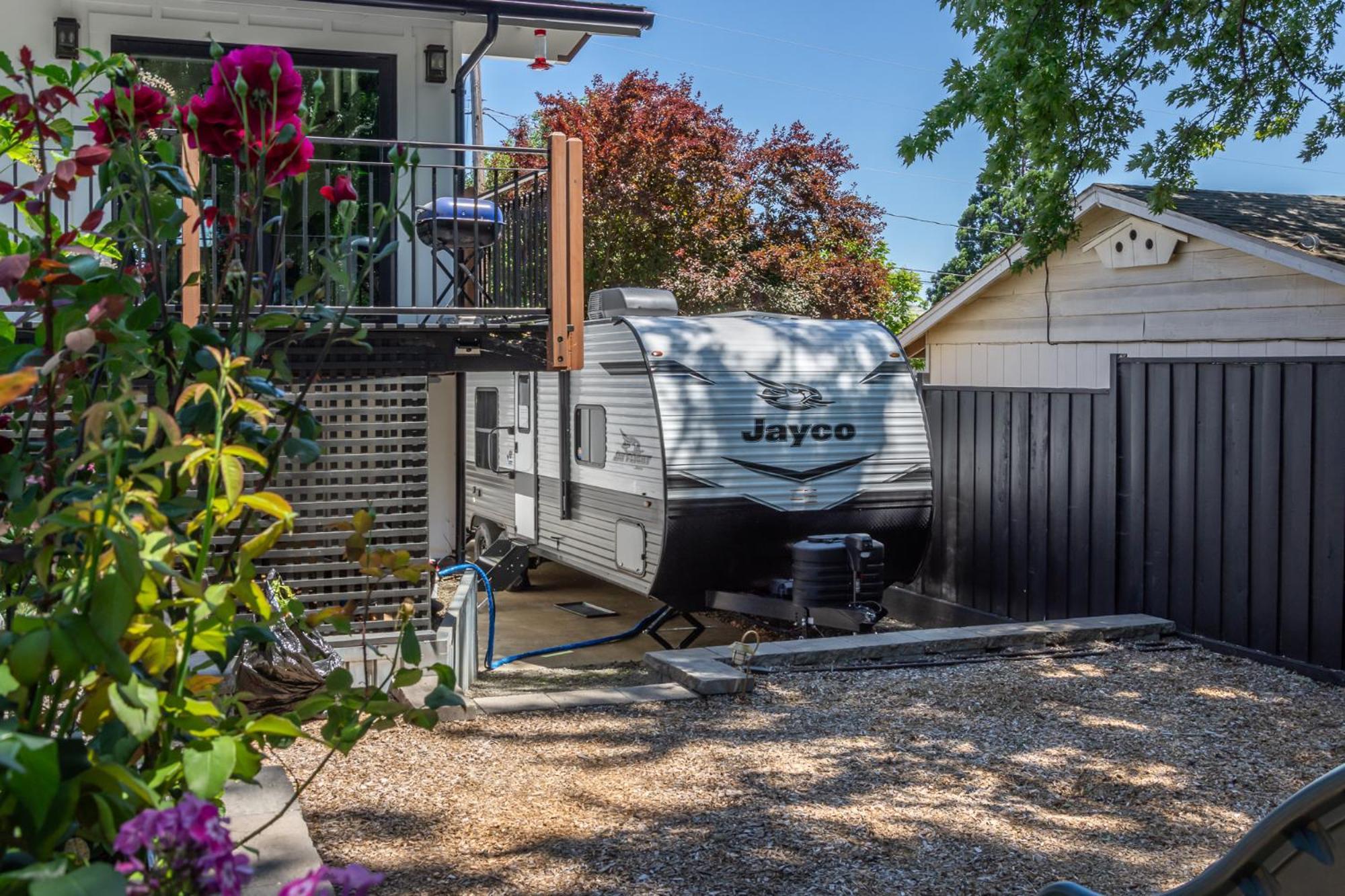 Chic Rv Retreat, Stunning Yard In Roseburg酒店 外观 照片