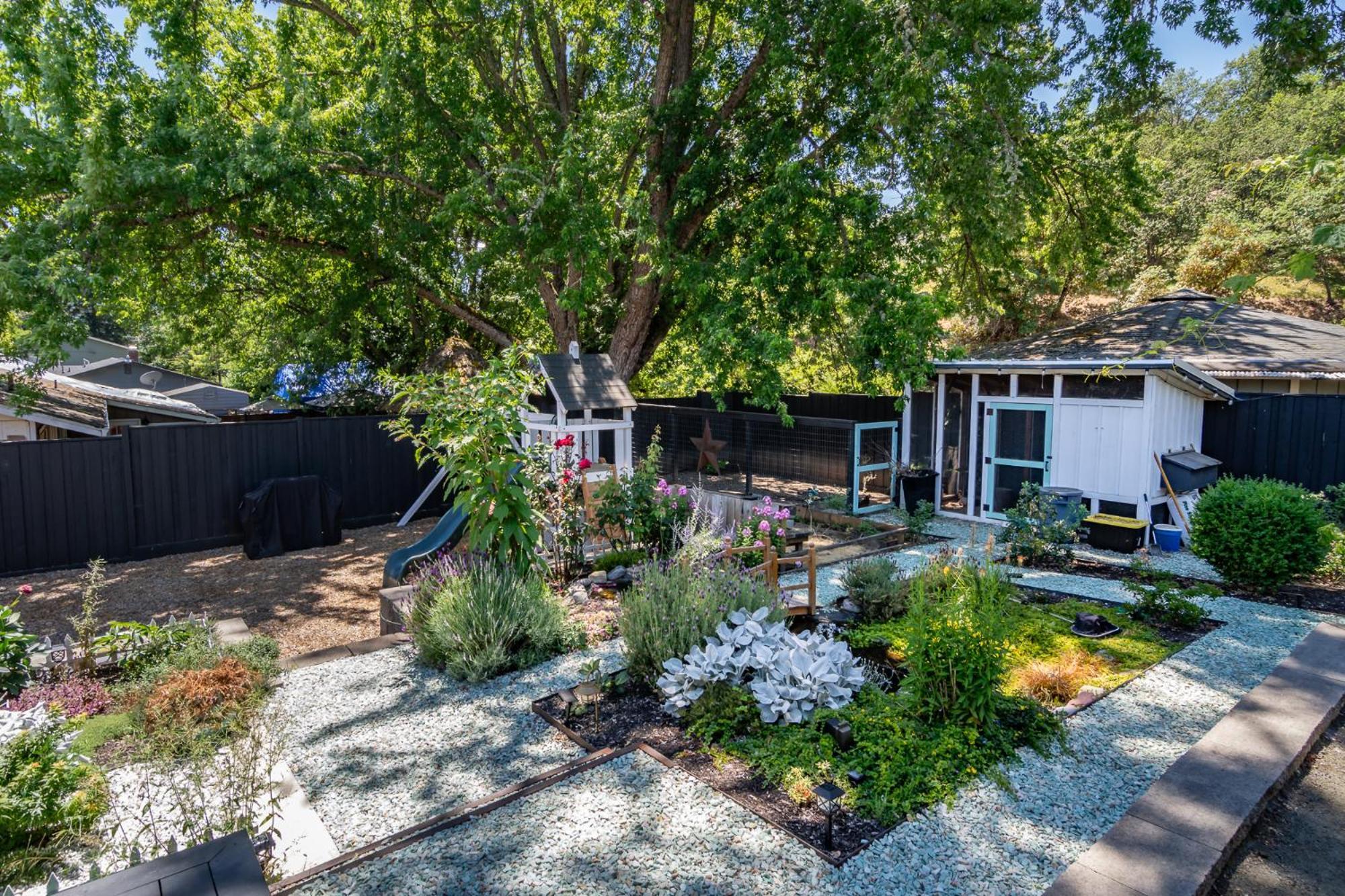 Chic Rv Retreat, Stunning Yard In Roseburg酒店 外观 照片