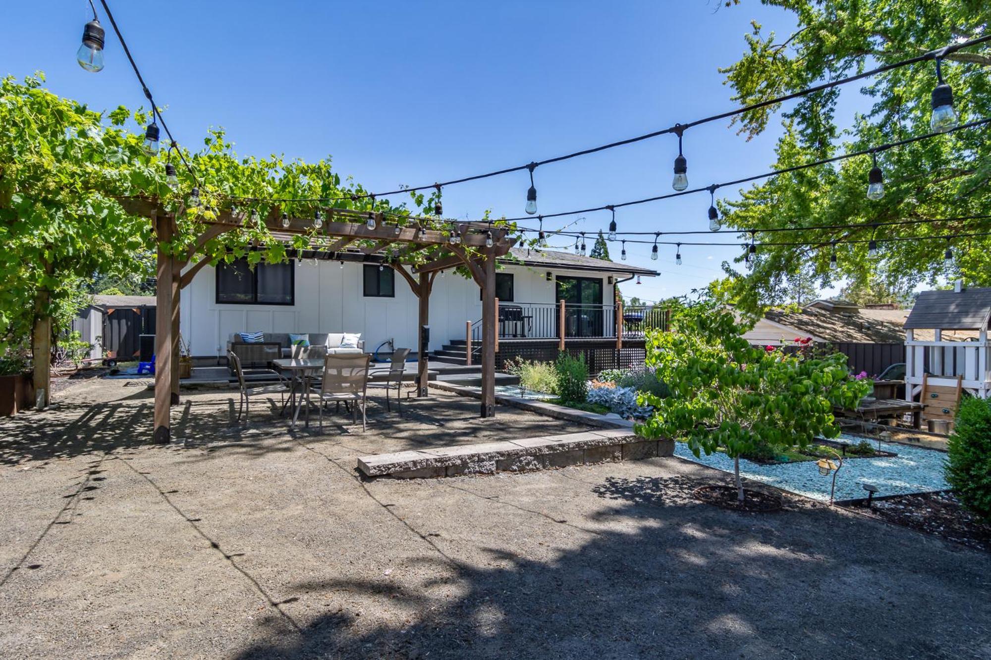 Chic Rv Retreat, Stunning Yard In Roseburg酒店 外观 照片