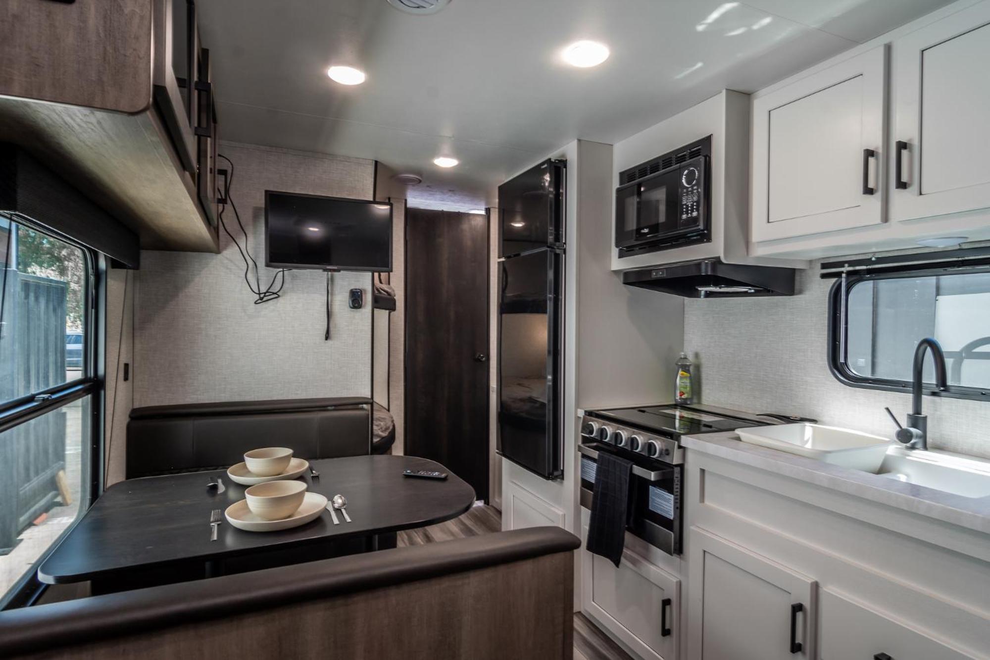 Chic Rv Retreat, Stunning Yard In Roseburg酒店 外观 照片