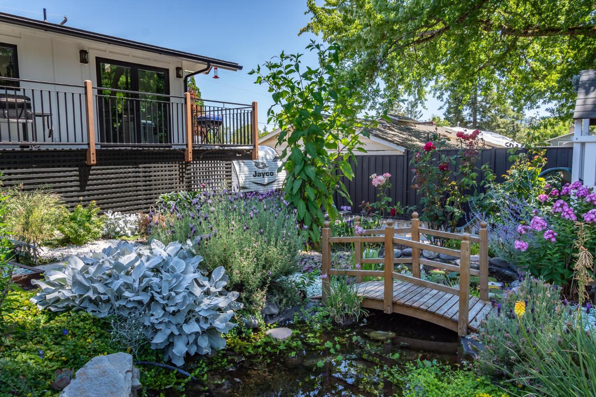 Chic Rv Retreat, Stunning Yard In Roseburg酒店 外观 照片