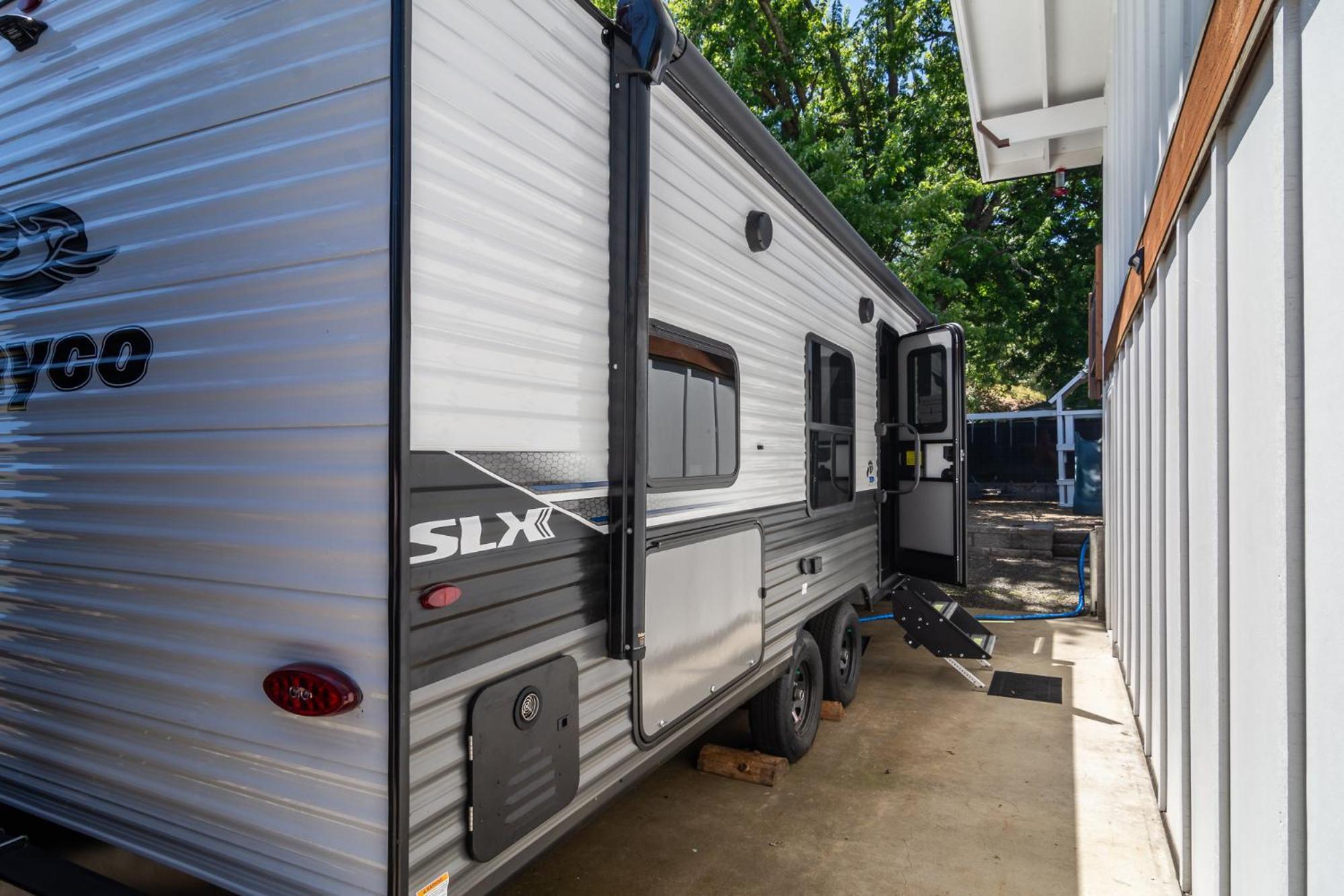 Chic Rv Retreat, Stunning Yard In Roseburg酒店 外观 照片