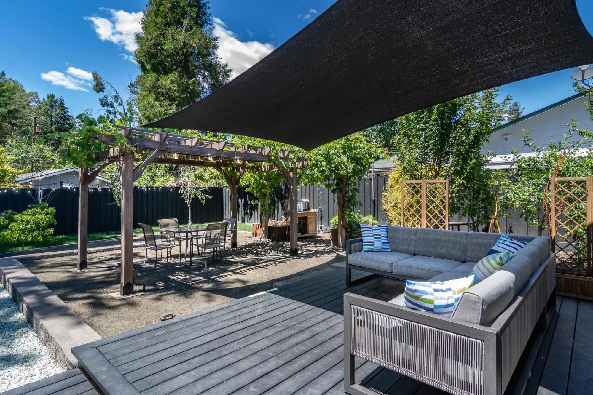 Chic Rv Retreat, Stunning Yard In Roseburg酒店 外观 照片