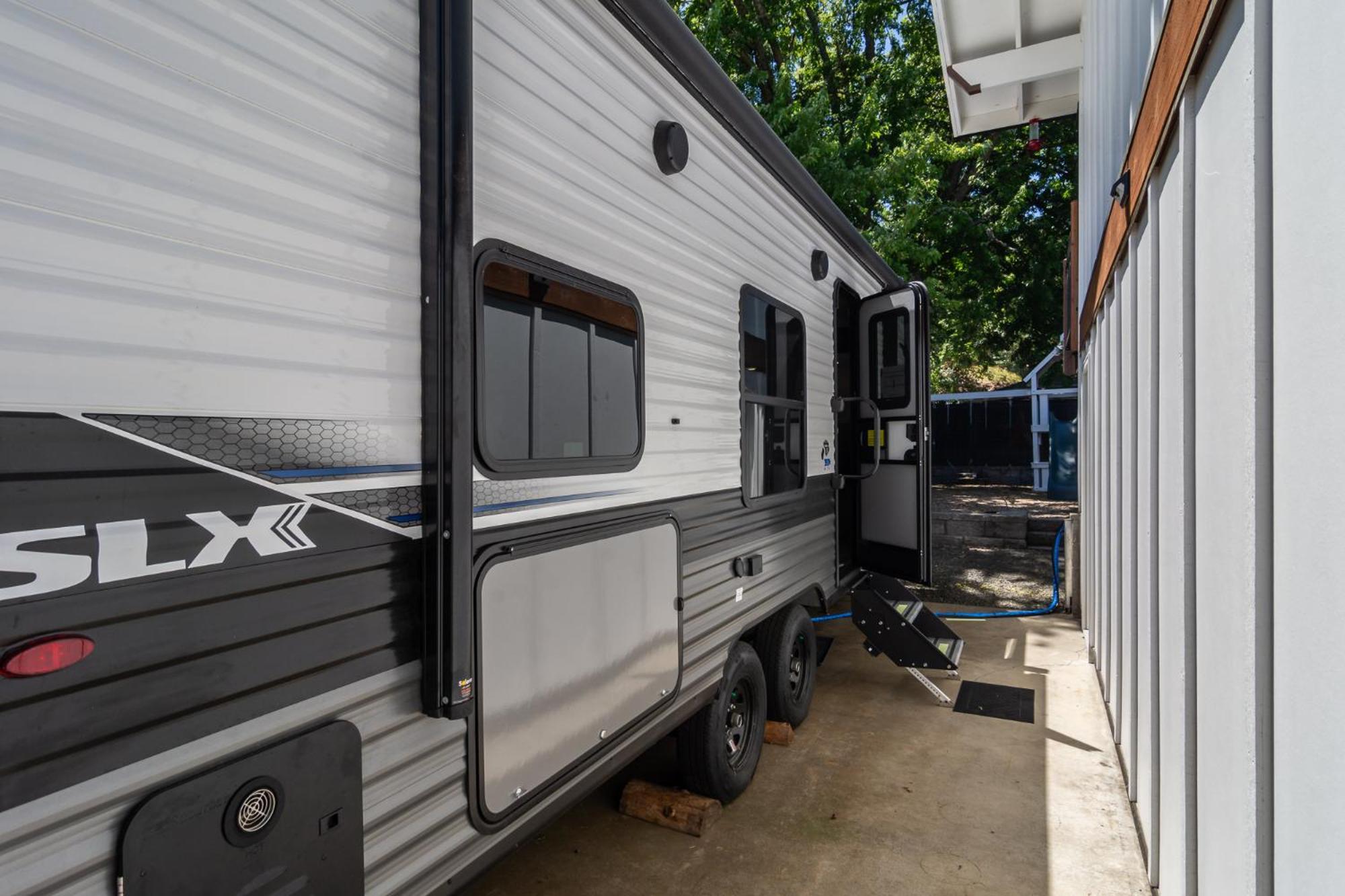 Chic Rv Retreat, Stunning Yard In Roseburg酒店 外观 照片