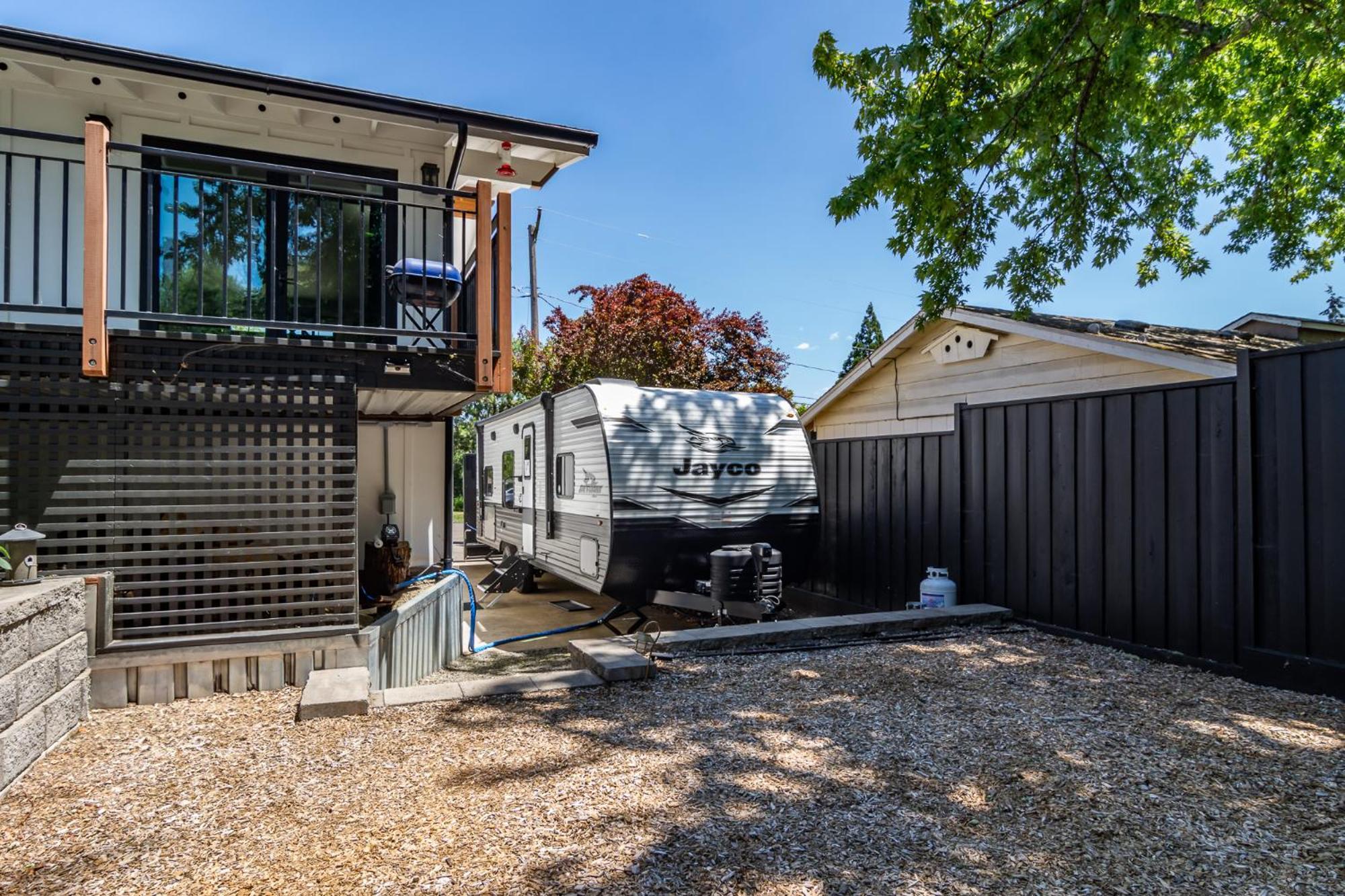 Chic Rv Retreat, Stunning Yard In Roseburg酒店 外观 照片