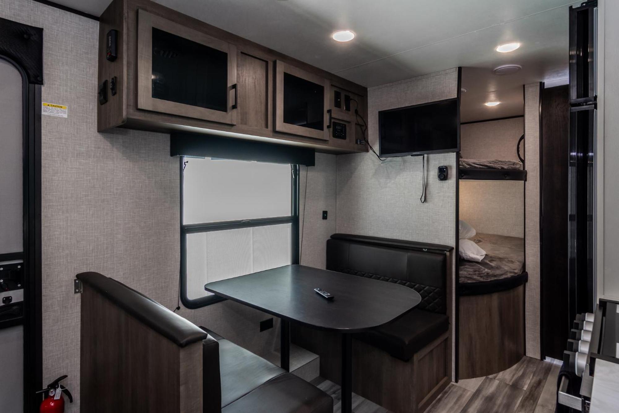 Chic Rv Retreat, Stunning Yard In Roseburg酒店 外观 照片