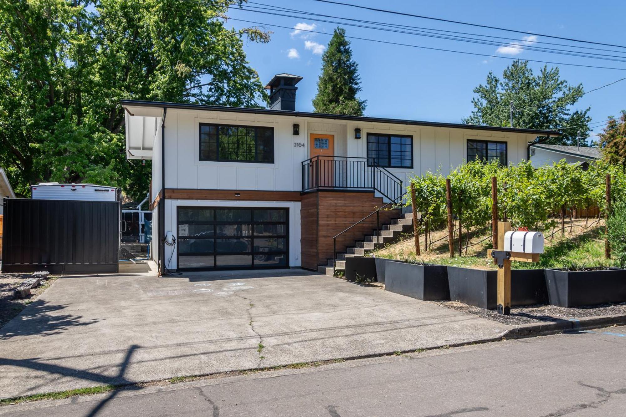 Chic Rv Retreat, Stunning Yard In Roseburg酒店 外观 照片