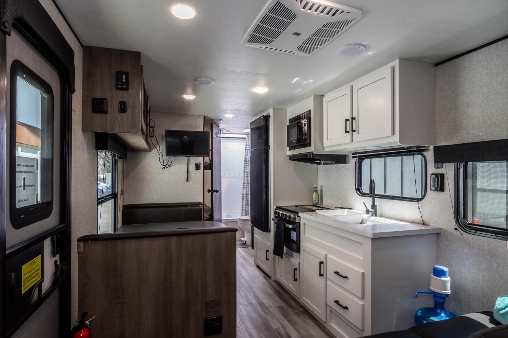 Chic Rv Retreat, Stunning Yard In Roseburg酒店 外观 照片