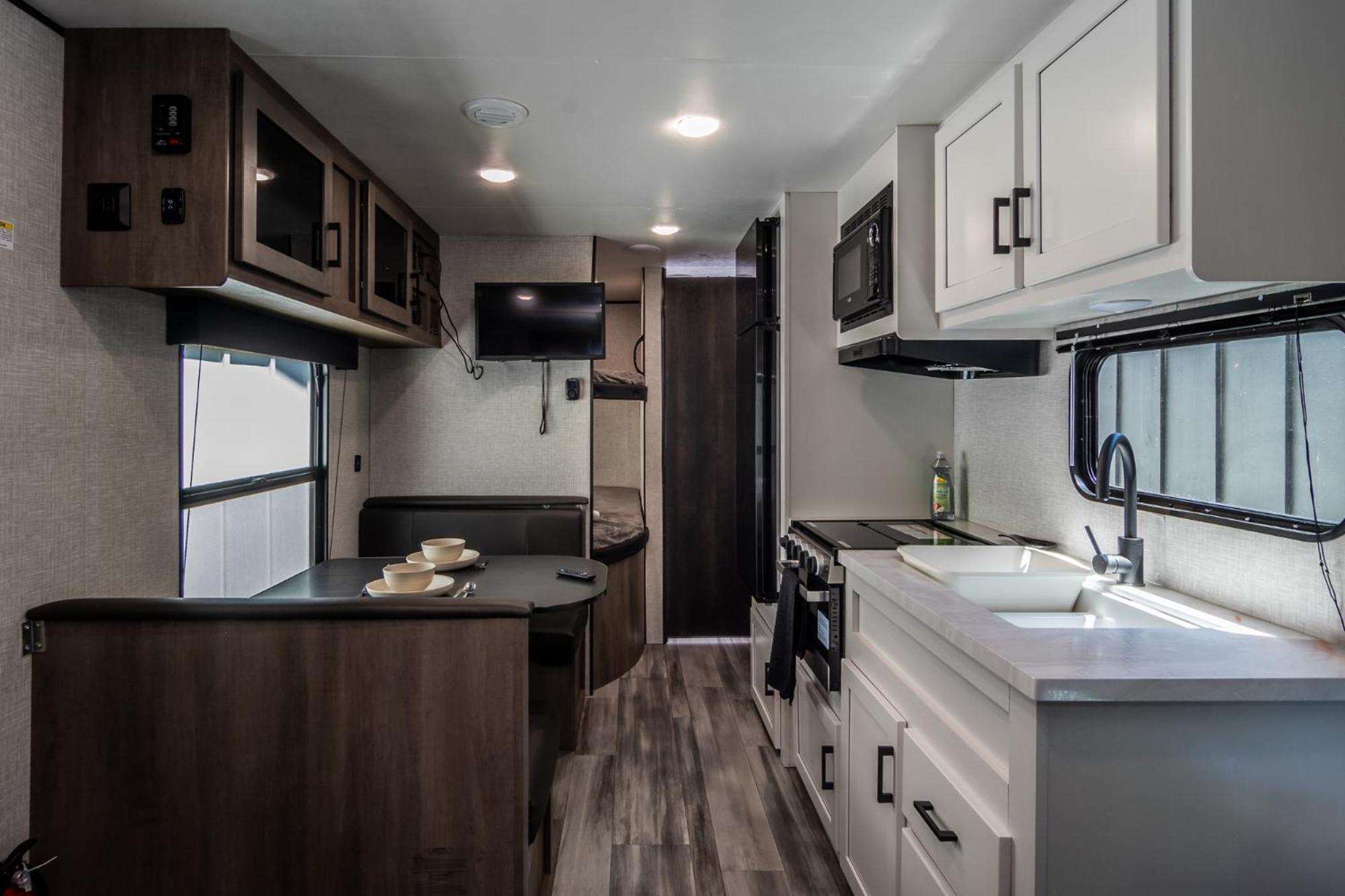 Chic Rv Retreat, Stunning Yard In Roseburg酒店 外观 照片