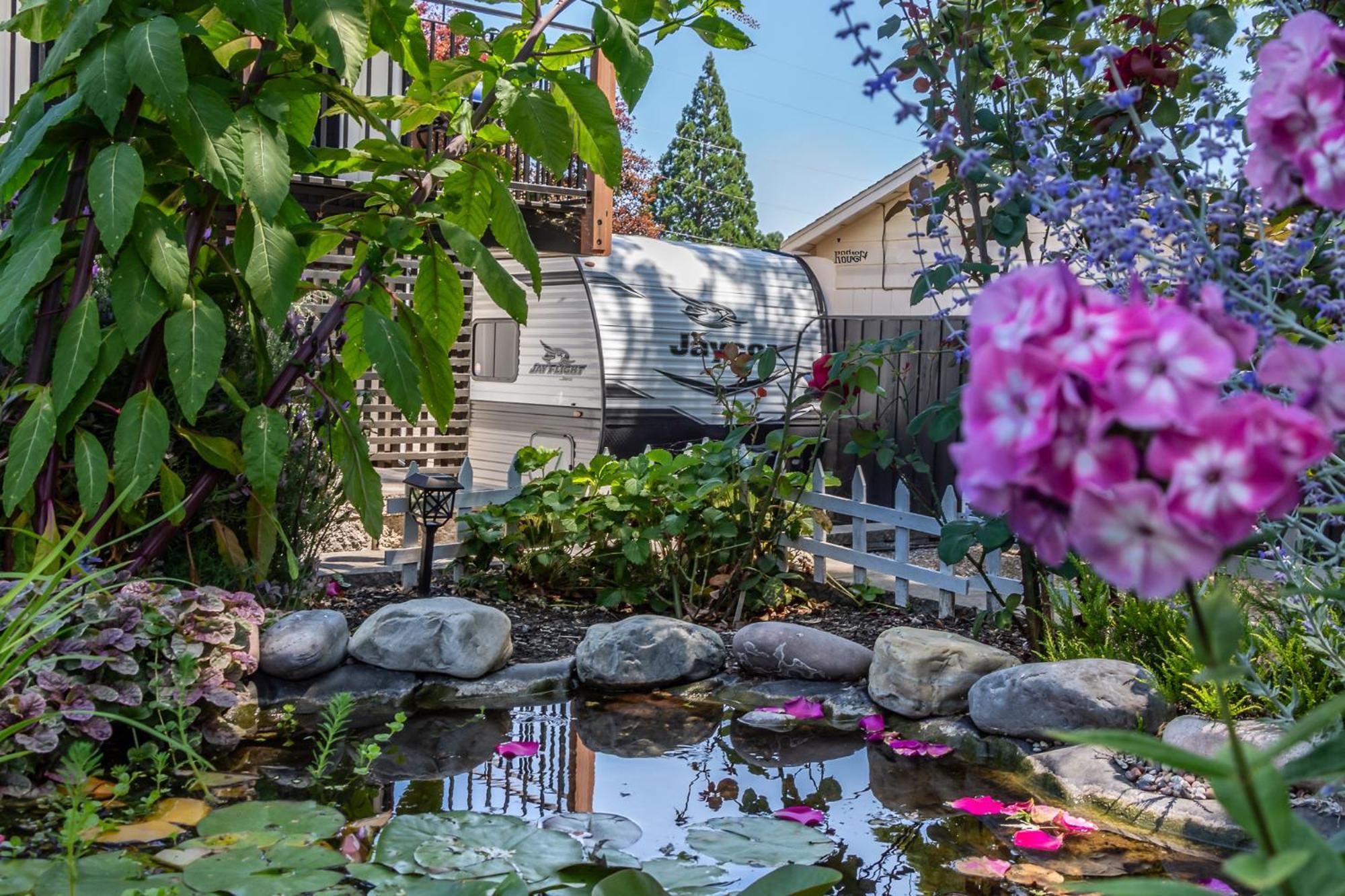 Chic Rv Retreat, Stunning Yard In Roseburg酒店 外观 照片