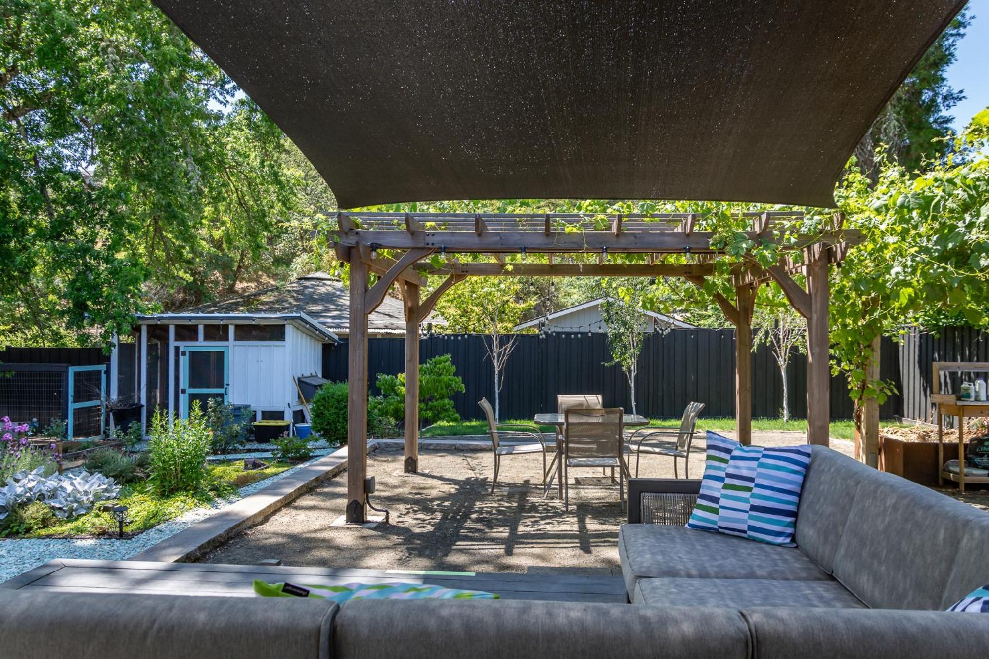 Chic Rv Retreat, Stunning Yard In Roseburg酒店 外观 照片