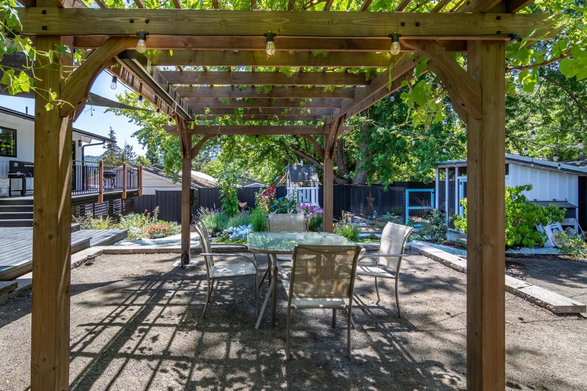 Chic Rv Retreat, Stunning Yard In Roseburg酒店 外观 照片